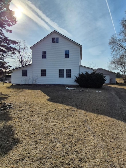 7584 S Brinton Rd, Blanchard, MI 49310
