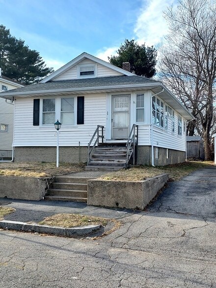 55 Hamilton Ave, Quincy, MA 02171