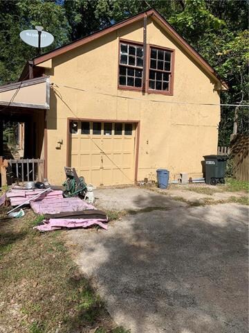 903 S Jones Rd, Independence, MO 64056
