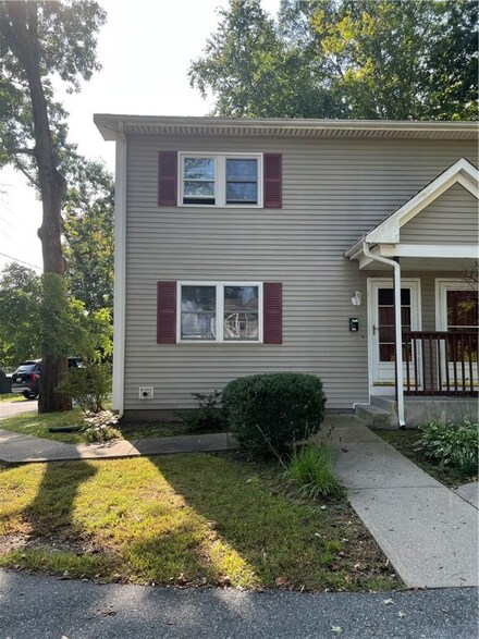 171 New River Rd, Manville, RI 02838