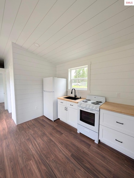 1 Tiny house Valley View, Bonners Ferry, ID 83805