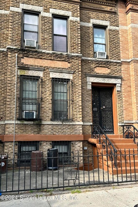 618 49th St, Brooklyn, NY 11220