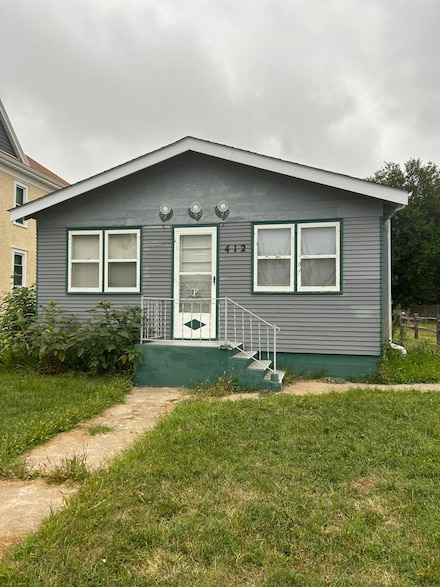 412 S Sanborn Blvd, Mitchell, SD 57301
