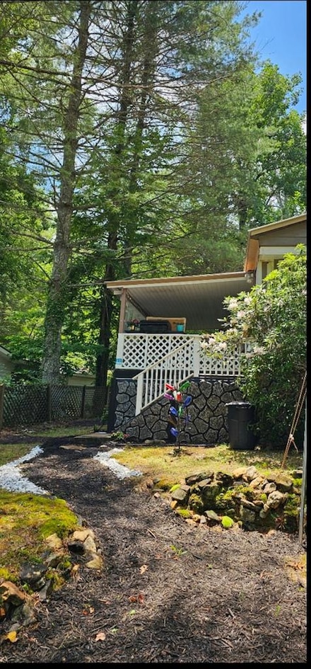 22 Leisure Woods Ln, Hiawassee, GA 30546
