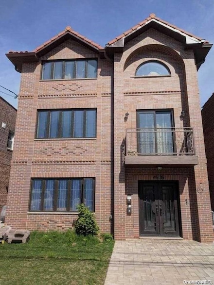 45-35 163rd St, Flushing, NY 11358