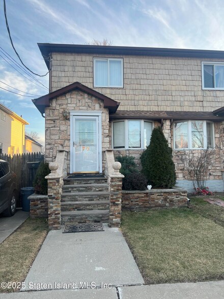 70 Princess St, Staten Island, NY 10303