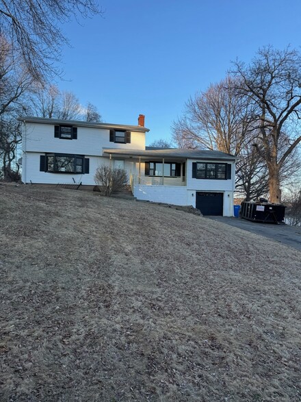 91 Jennifer Rd, Hamden, CT 06514