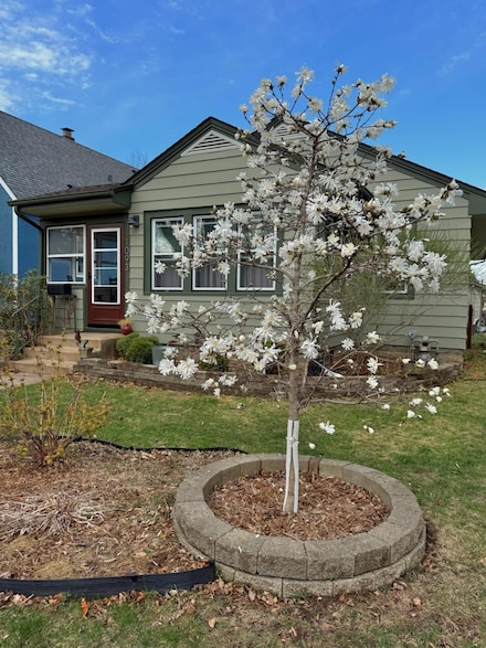 1093 Smith Ave S, Saint Paul, MN 55118