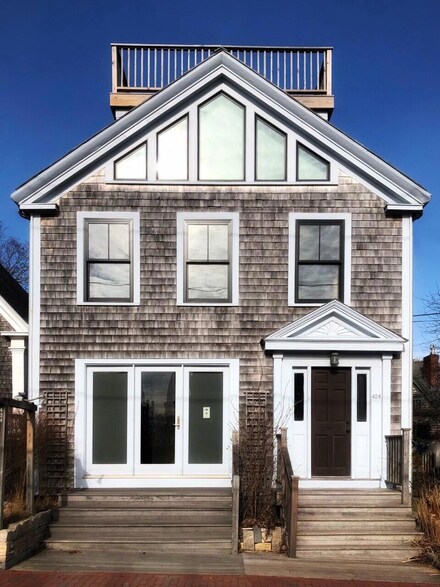 424 Commercial St, Provincetown, MA 02657