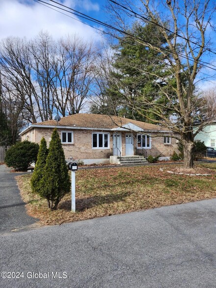 7 Van Dyke Rd, Albany, NY 12205