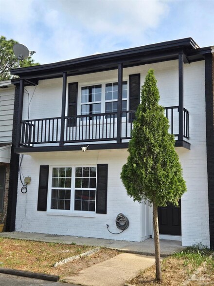 1951 Creighton Rd, Pensacola, FL 32504