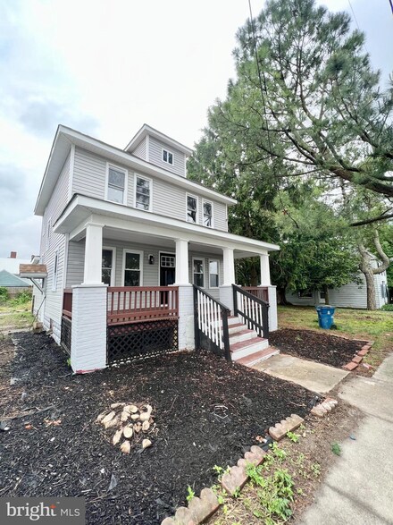 330 Front St, Leipsic, DE 19901