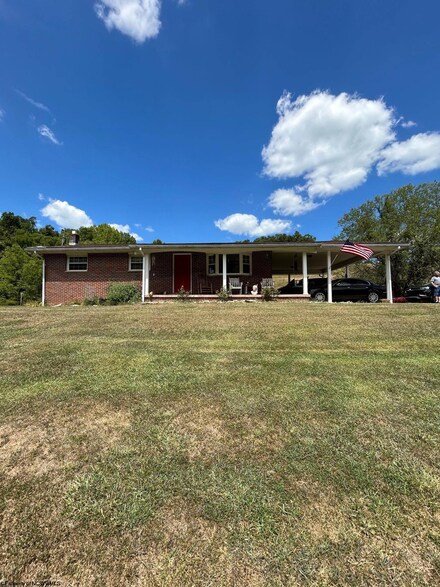 1105 Grace Rd, Reedy, WV 25270