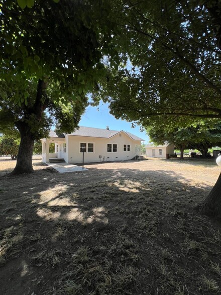6271 Boston Ave, Kingsburg, CA 93631