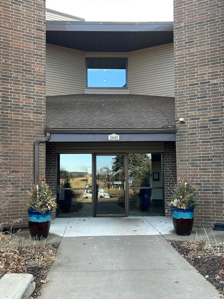 3440 Golfview Dr Unit 102, Saint Paul, MN 55123