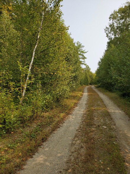 301 Deer Run Ln, Waldoboro, ME 04572