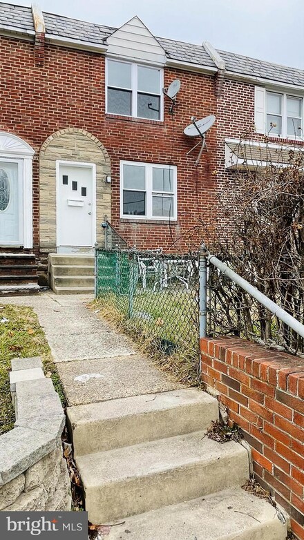 225 Weymouth Rd, Darby, PA 19023