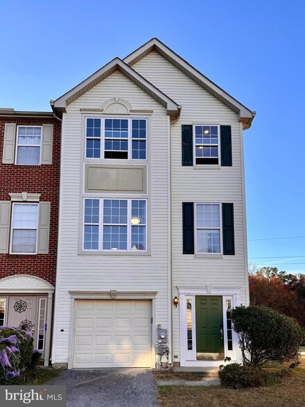 10 Dolmen Ln, Bear, DE 19701