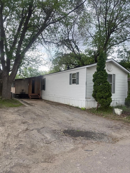104 Laurinda Ln, Mankato, MN 56001