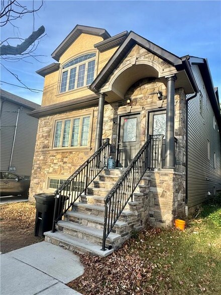 63 Holcomb Ave, Staten Island, NY 10312