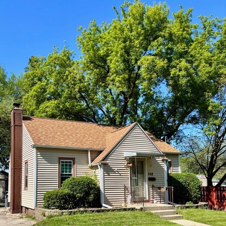 558 Lincoln Ave, Elgin, IL 60120