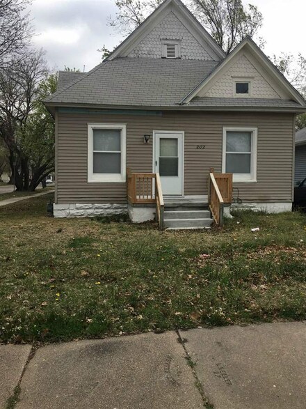 202 S Poplar St, Wichita, KS 67211