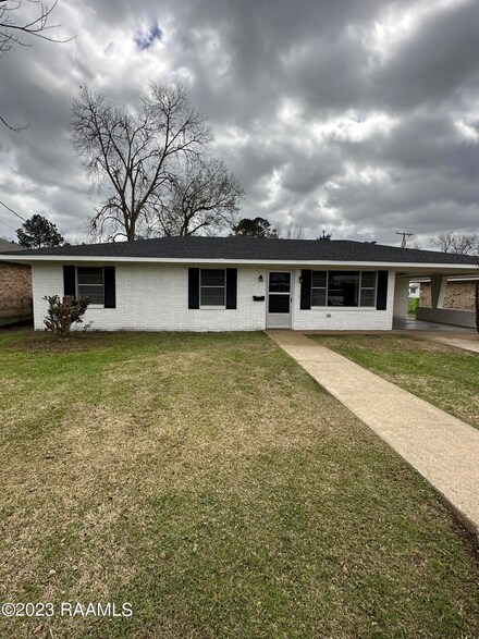 317 Voorhies St, Breaux Bridge, LA 70517