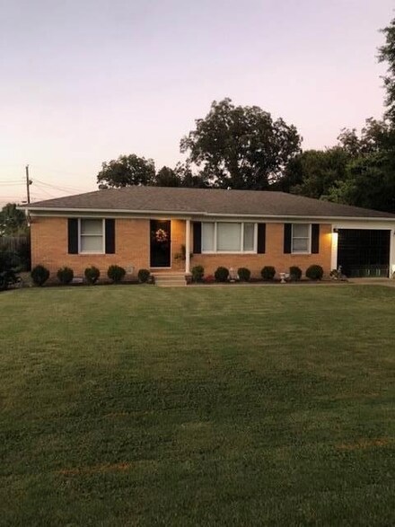 902 Winchester Rd, Leachville, AR 72438