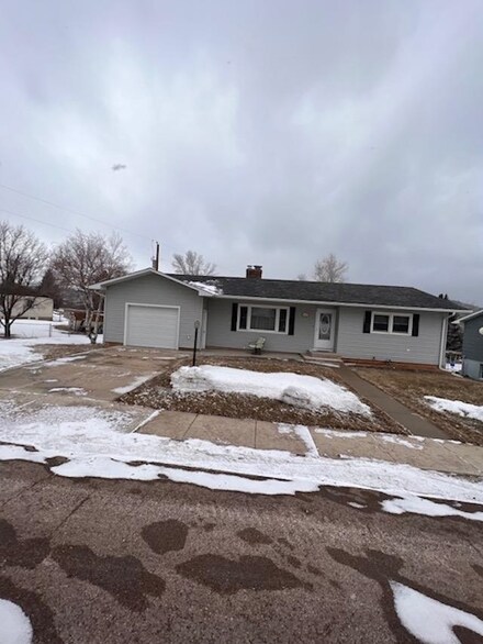 615 E Thompson St, Sundance, WY 82729