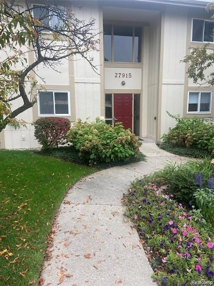 27915 Berrywood Ln Unit 72, Farmington Hills, MI 48334