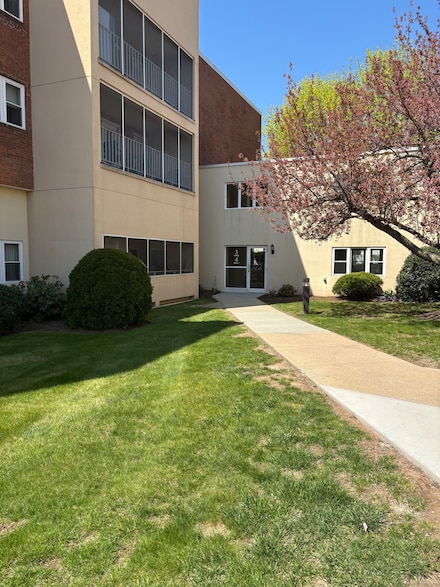 75 Washington Ave Unit 4-207, Hamden, CT 06518