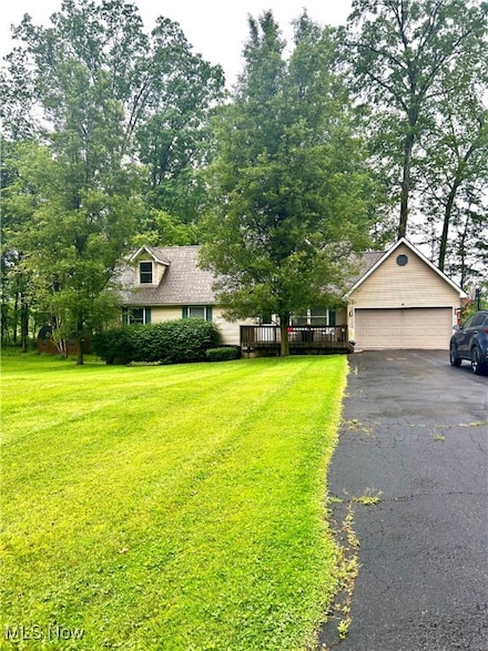 5320 Sampson Dr, Girard, OH 44420