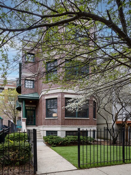 3137 N Kenmore Ave Unit 1, Chicago, IL 60657