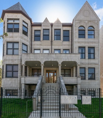 3976 S Ellis Ave Unit 2S, Chicago, IL 60653