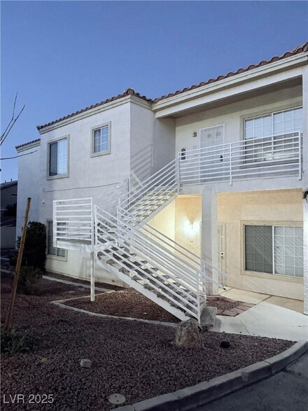 1900 N Torrey Pines Dr Unit 211, Las Vegas, NV 89108