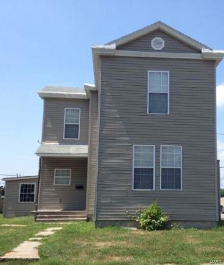 210 N Benton St, New Athens, IL 62264