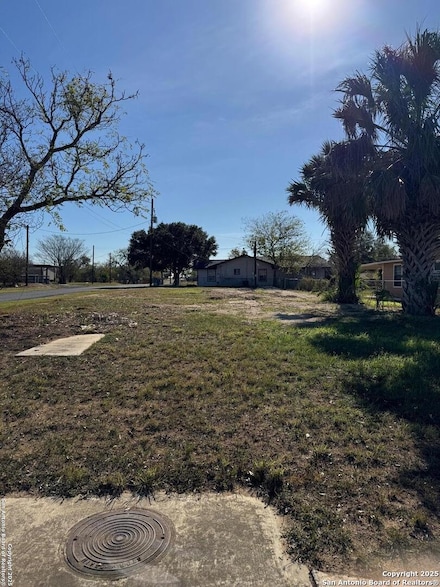 117 N Welhausen, Poth, TX 78147