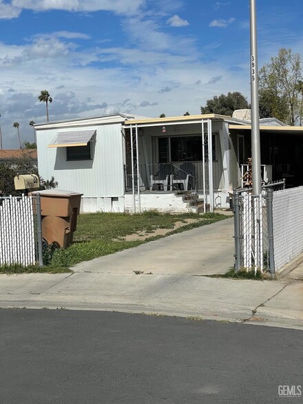 1501 Calcutta Dr Unit 28, Bakersfield, CA 93307