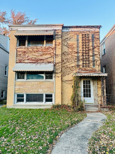 5030 W Roscoe St, Chicago, IL 60641