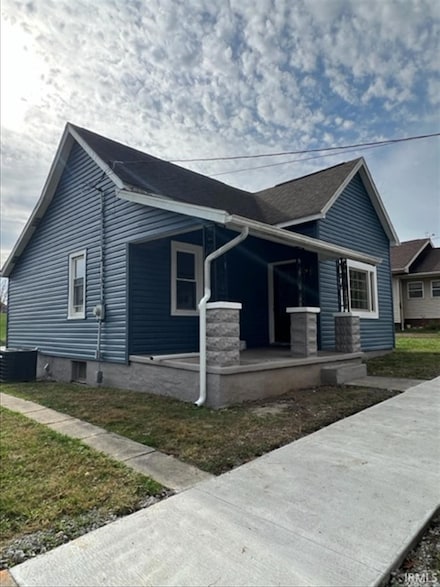 118 W Cherry St, Oakland City, IN 47660