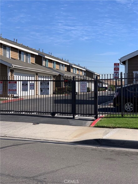 6967 E Gage Ave, Commerce, CA 90040