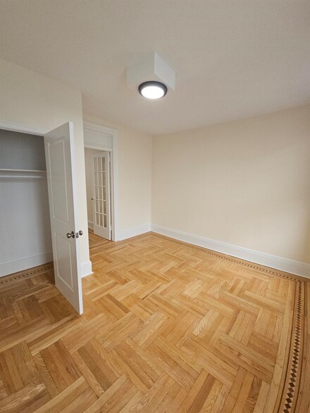 327 Jackson St Unit 9, Hoboken, NJ 07030