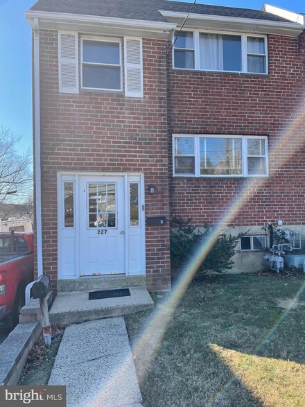 227 S Park Way, Broomall, PA 19008