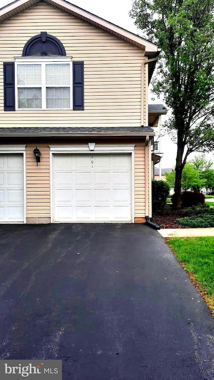 201 Sparrow Rd, Hummelstown, PA 17036