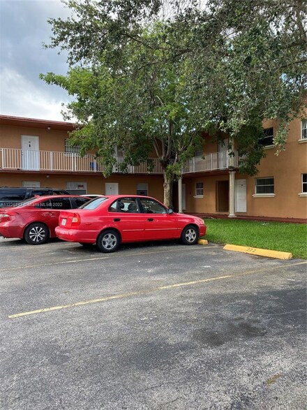 1245 W 24th St Unit 223, Hialeah, FL 33010