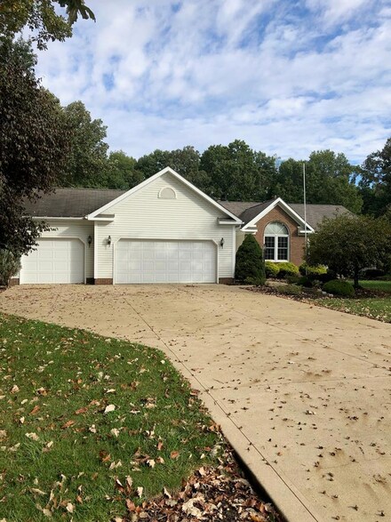 655 W Thrush Ave, Crestline, OH 44827