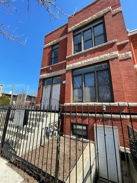 321 S Whipple St Unit 2, Chicago, IL 60612