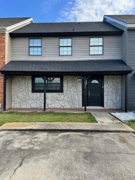 224 Parkside Dr, Bridge City, TX 77611