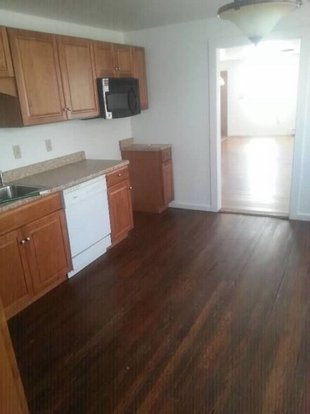 45 Pulaski St, Ware, MA 01082