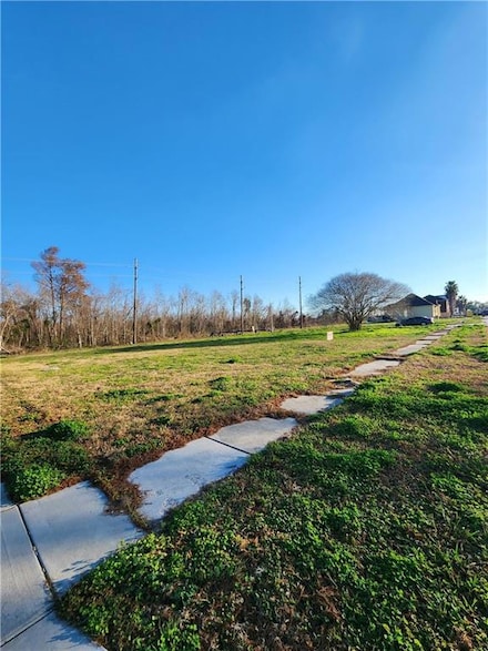 4001 Kings Dr, Chalmette, LA 70043